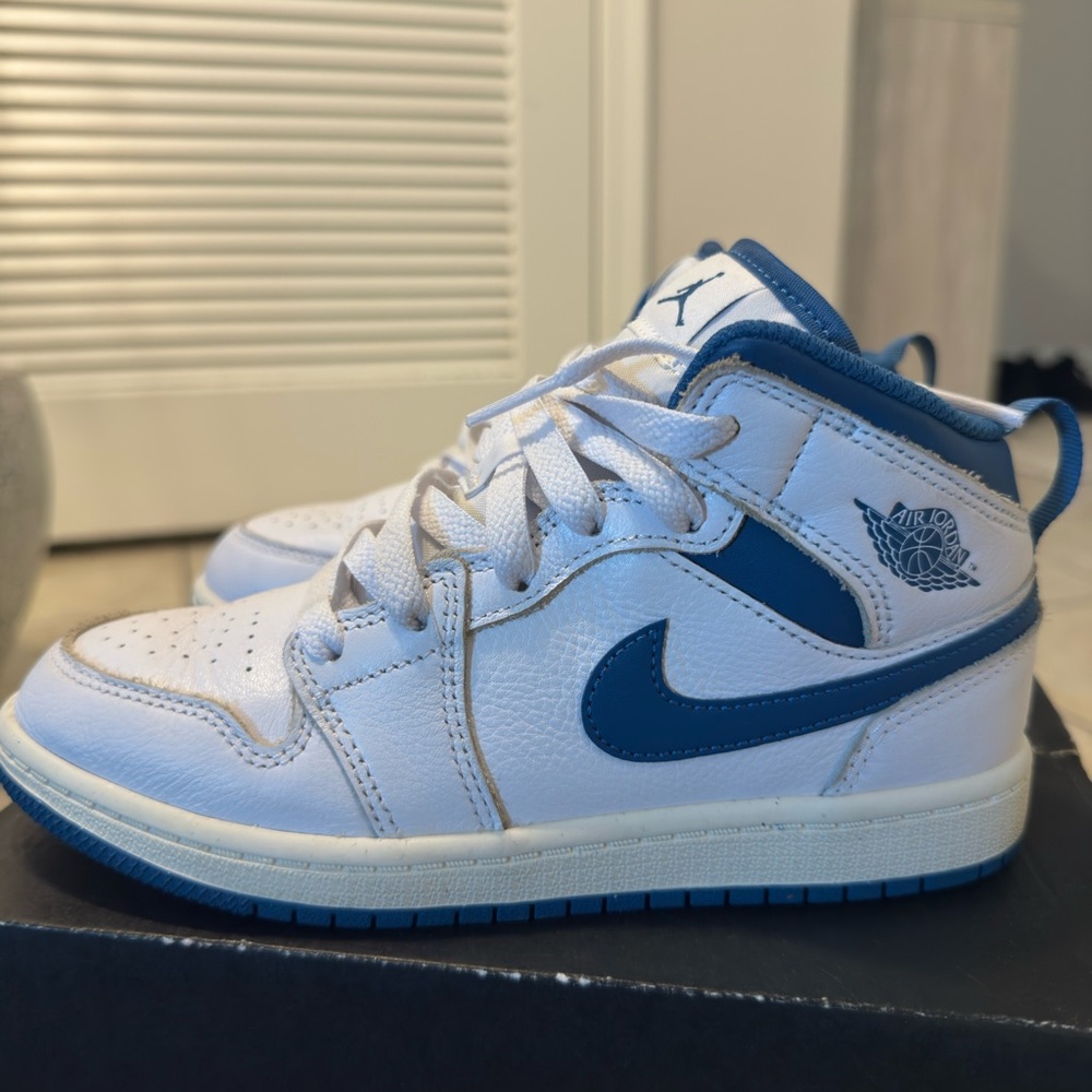 Air Jordan 1s Kids Mid SE